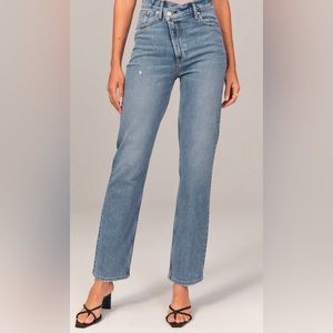 NWT Abercrombie & Fitch Ultra High Rise 90s Straight Jean